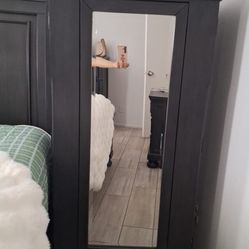 4 Piece Bedroom Set