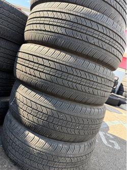 215/55r17 marca MICHELIN en perfectas condiciones de vida las 4