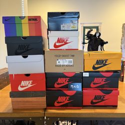 JORDANS  YEEZY TRAVIS SCOTT SUPREME SHOES