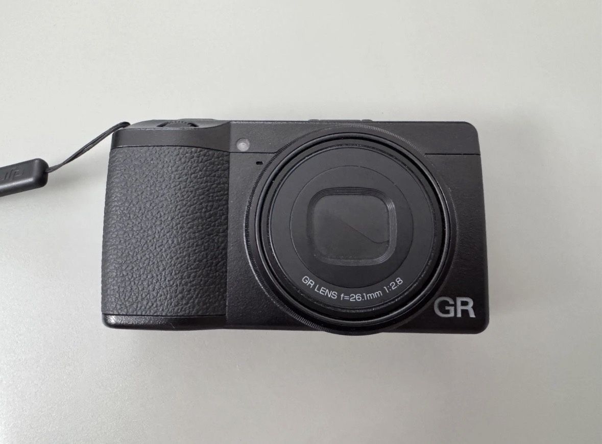 Ricoh GR IIIx Compact Digital Camera - Black (26.1mm f/2.8 GR Lens)
