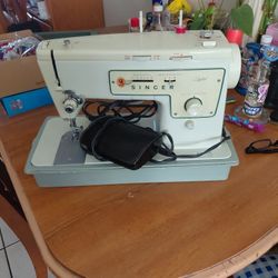 Singer Sewing Machine 