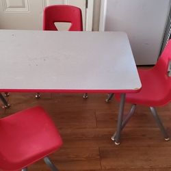 Kids Table/ Chairs