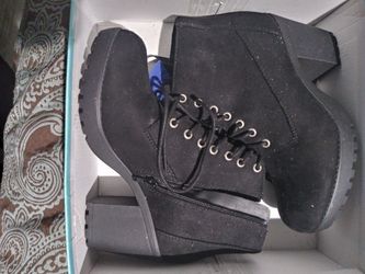 Boots sz 8.5
