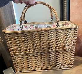 Picnic Basket With Rose Lining 