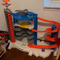 Hot Wheels Super Ultimate Garage 