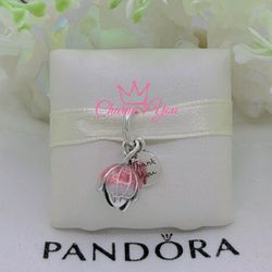 Adorable 925 silver charm for Pandora Moments bracelets.