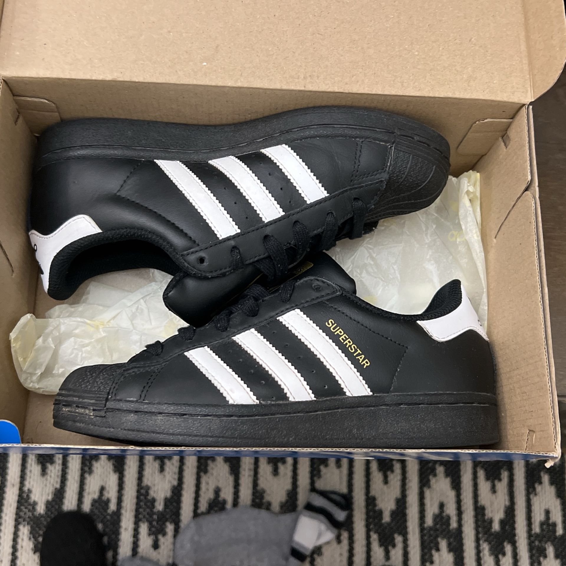 Adidas Superstar Size 4 (big Kids)