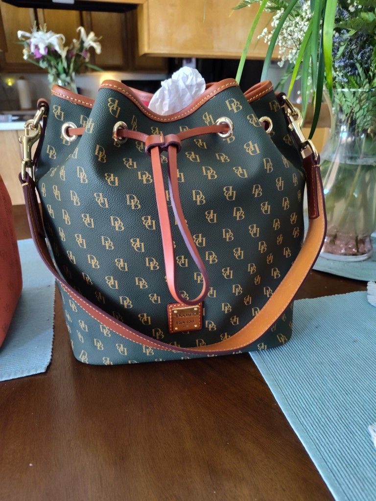 Dooney & Bourke