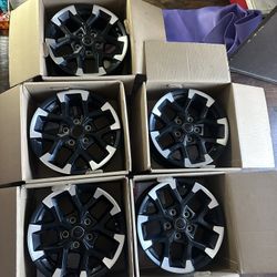 Jeep Rubicon 4xE wheels set of 5 wheels