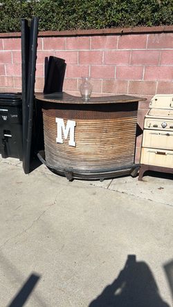 Bar on wheels