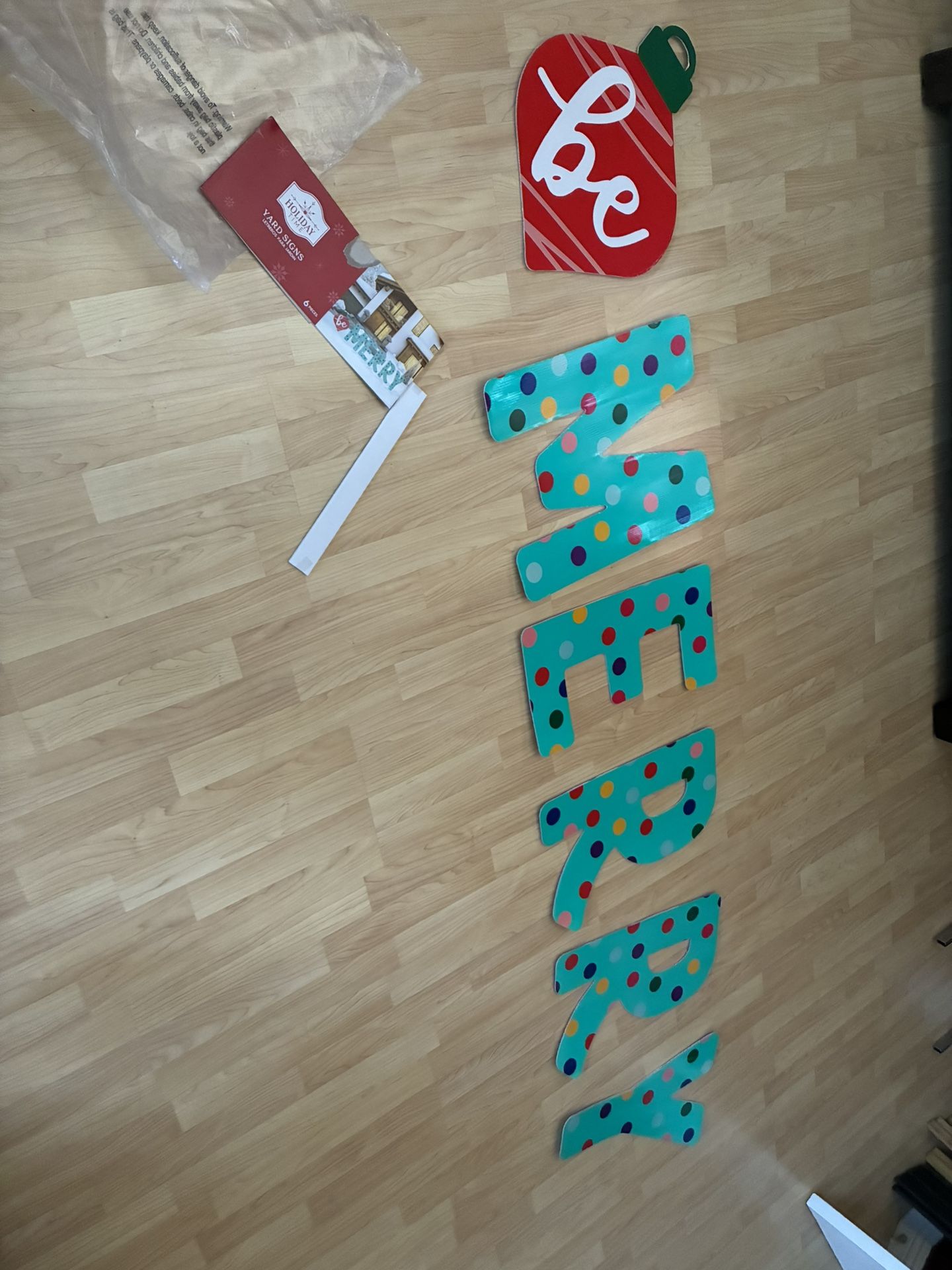 BE MERRY YARD STAKES  Christmas Decor 