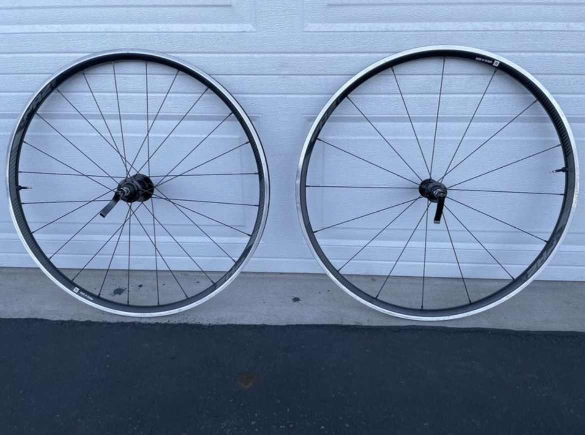 Giant PR-2 700c Rim Brake Tubeless Wheelset