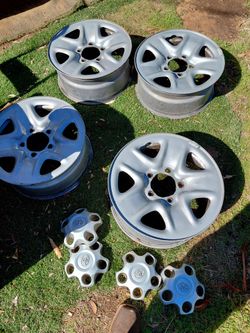 Toyota 18in rims with hubcaps