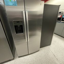 Refrigerator 