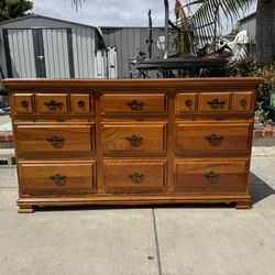 Dresser 