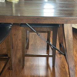 Dining Table w/6 Chairs 