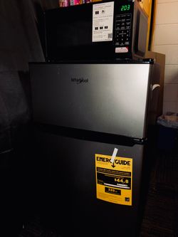 Whirlpool Mini Fridge + Microwave for College Dorm‼️need gone asap price negotiable