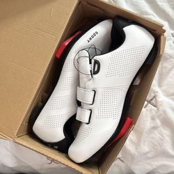 Cycling shoe