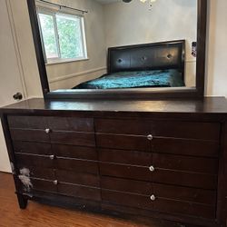 Bedroom Set, King Bed Frame, King Mattress, Dresser, Mirror, Nightstand OBO