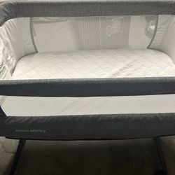 Baby bassinet, Clean Good Condition