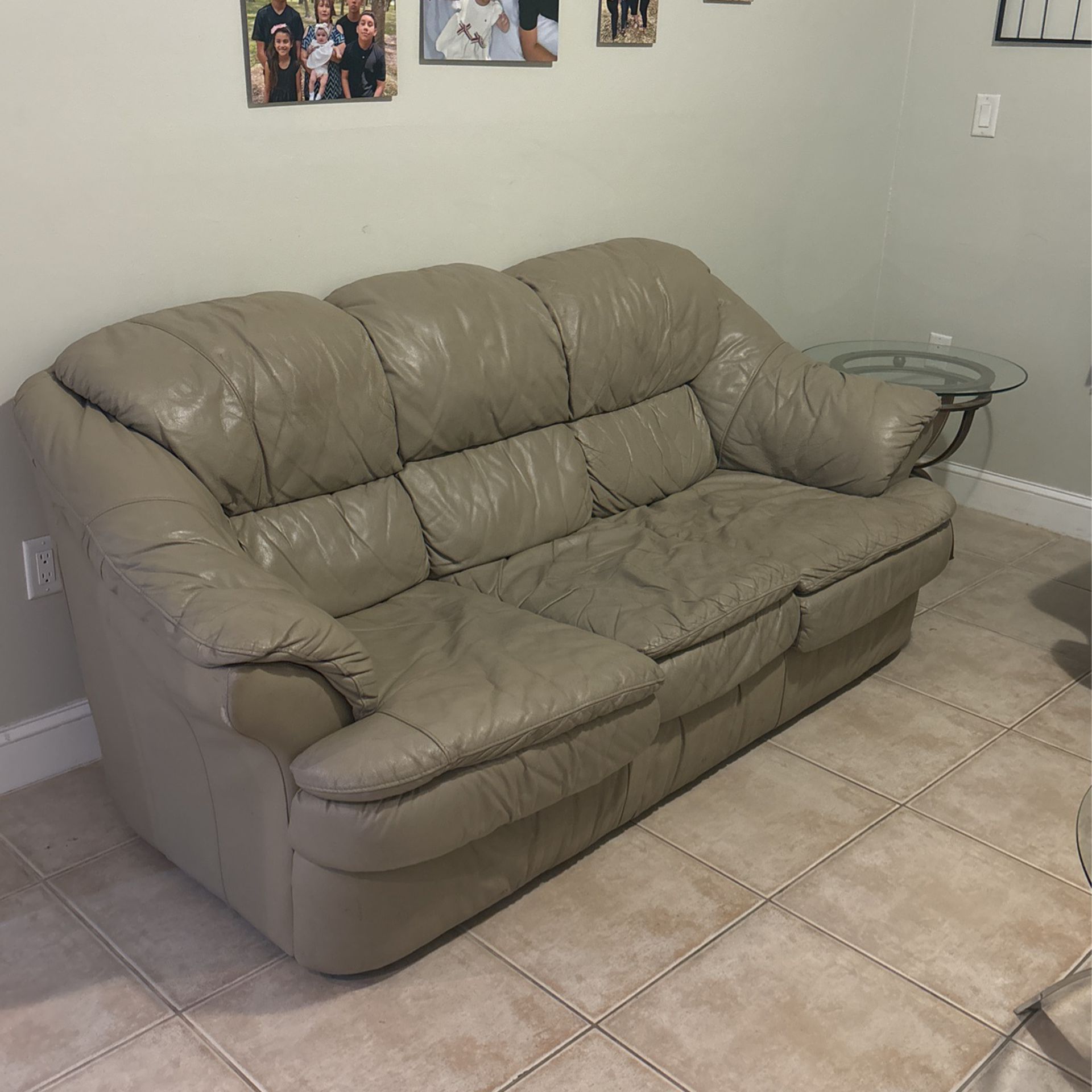 Free Sofa Set 