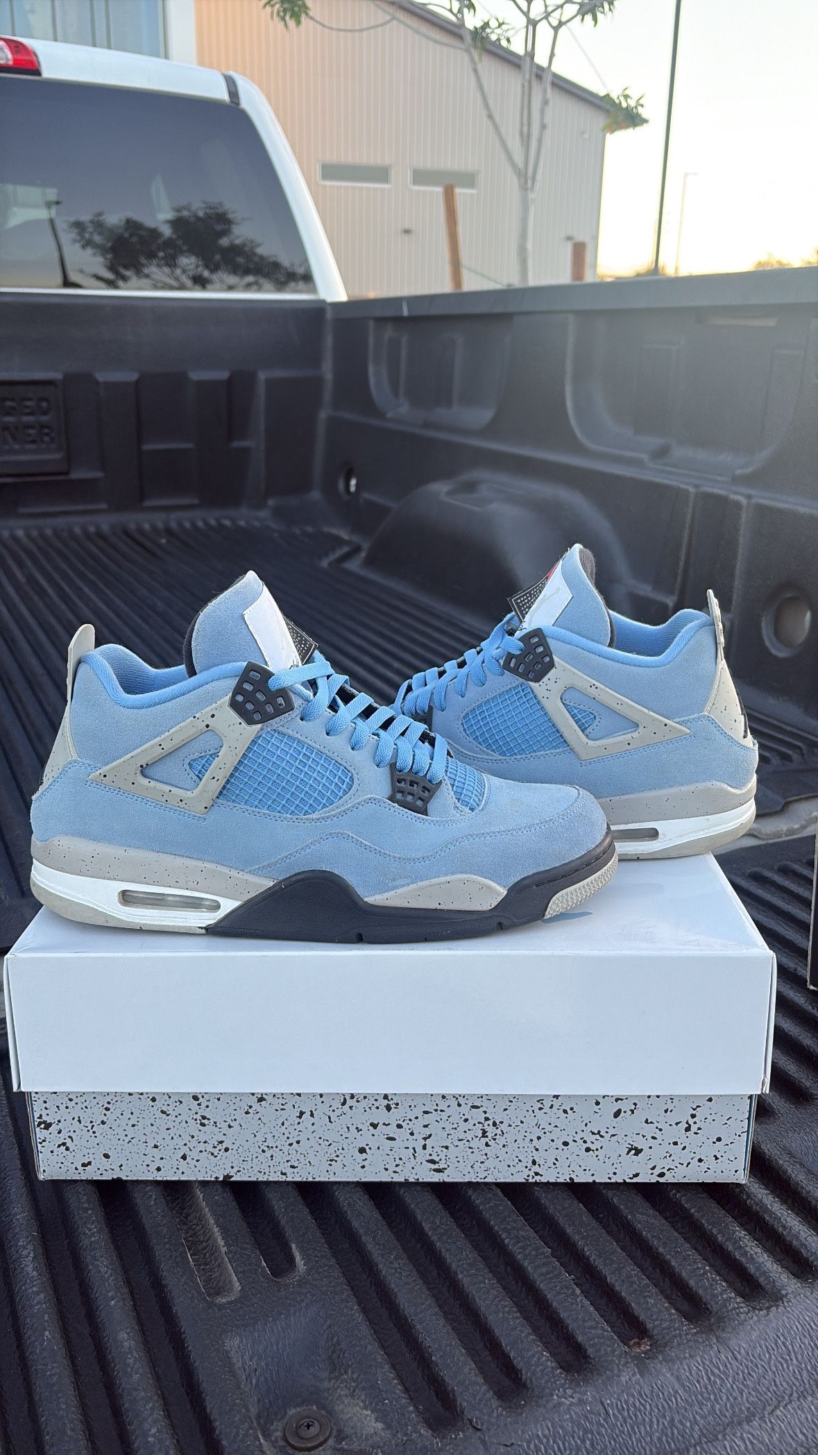 Jordan 4 UNC