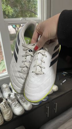 Boys Futsal Shoes – Size 4