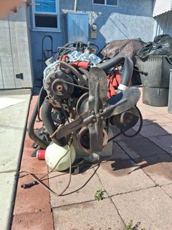 350 v8 chevy engine comes with edelbrock carburetor $600.00 Firm