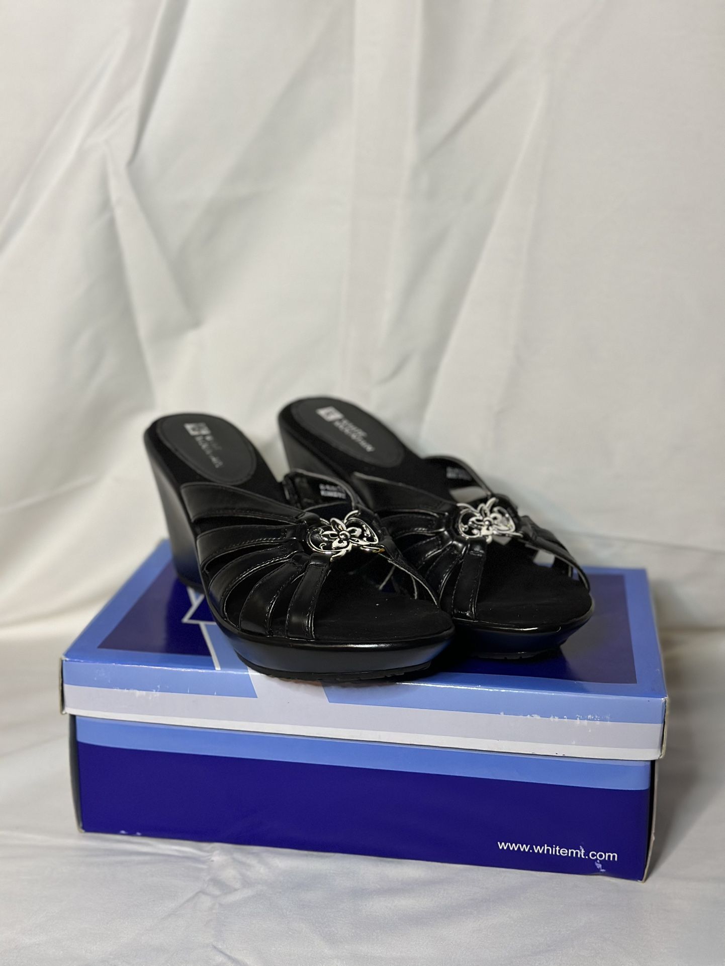 White Mountain Quiz Black Flats — Women’s 7½