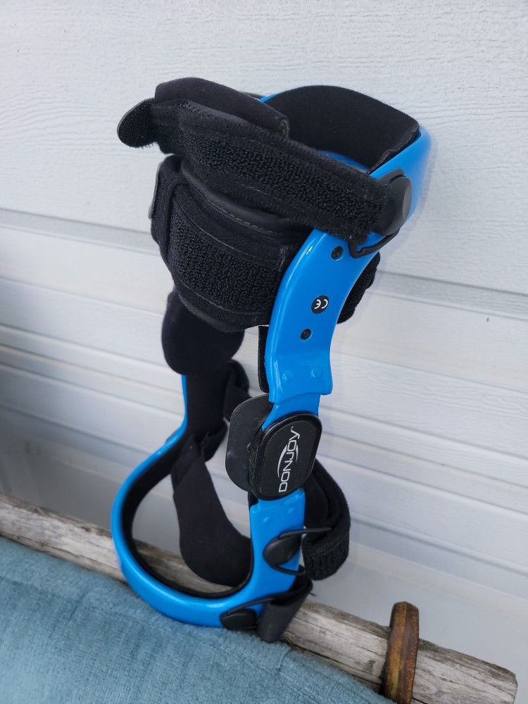Donjoy Renegade Knee Brace Right Midium