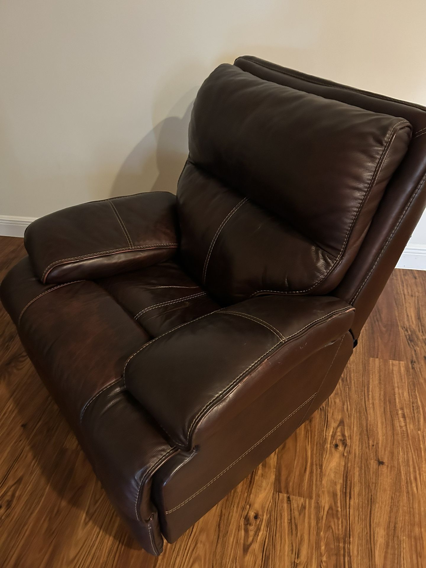 Recliners, Good Condition Electrical Adjustable
