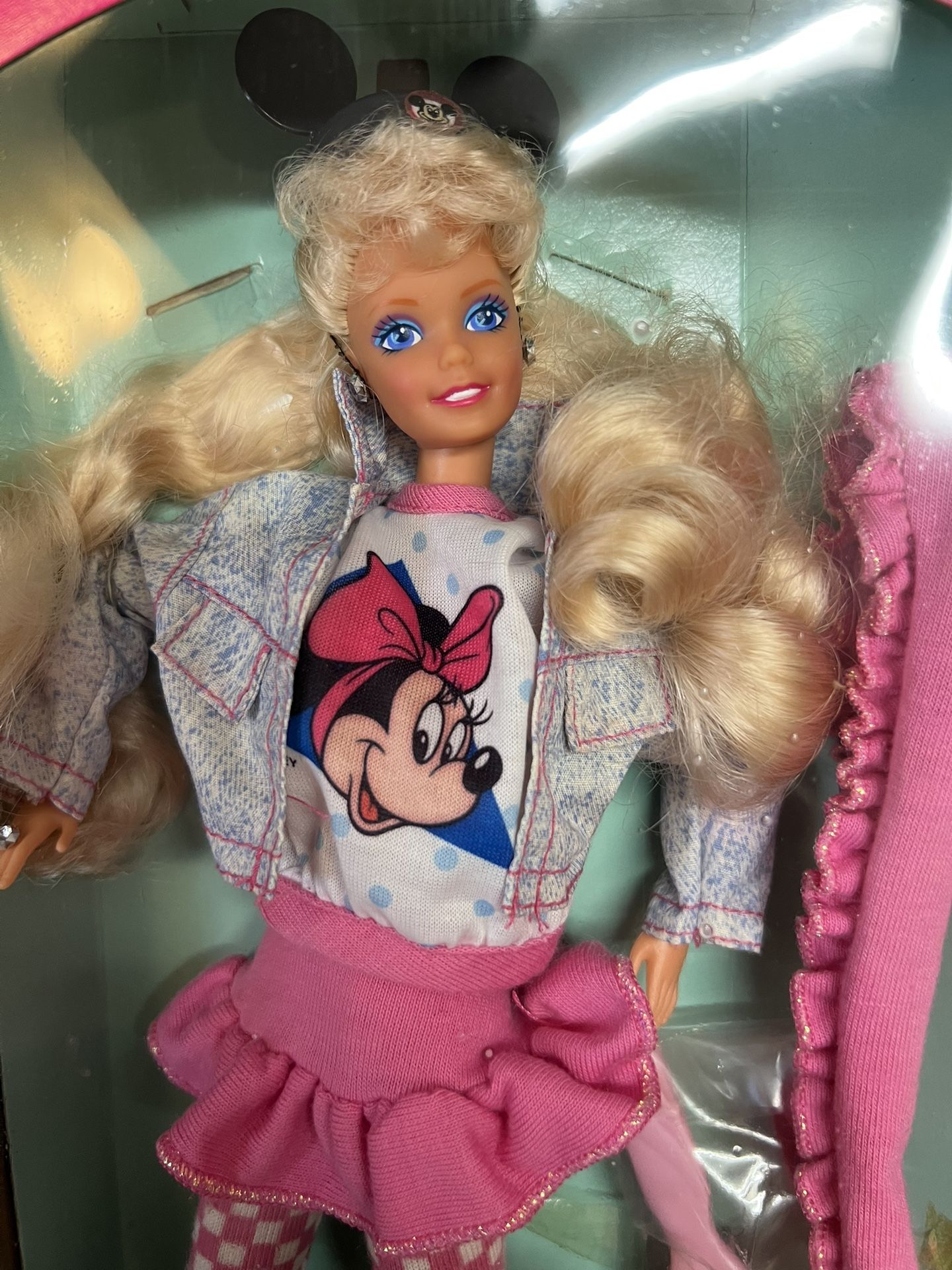 Special Limited Edition Disney Character Fashions Barbie doll from 1990. This is a vintage, limited edition Barbie doll produced by Mattel. The produ