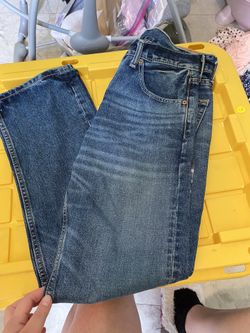 Men Levi’s 30 by 32