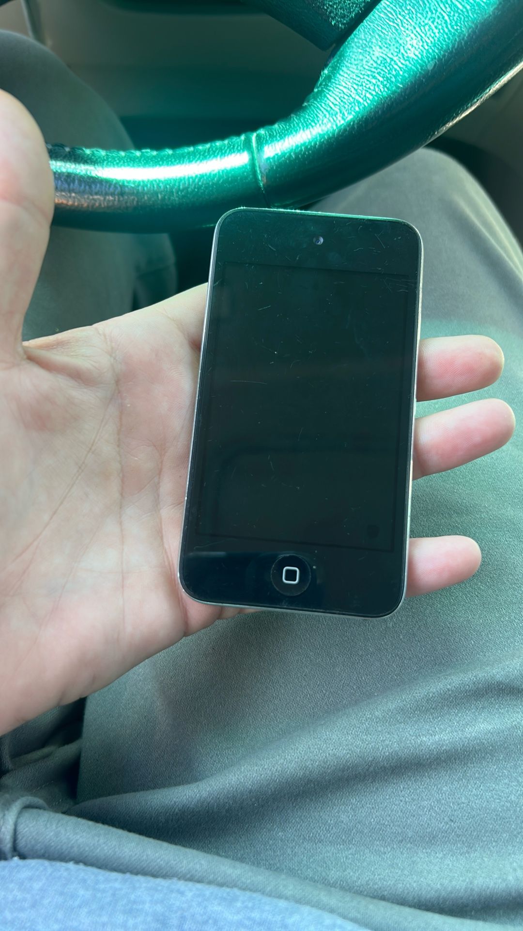 8g iPod With charger
