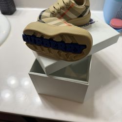 Baby Burberry Shoes Size 19 Or 2t/3t 