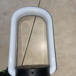 Light With Wireless Charger 