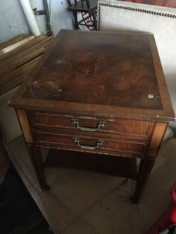 Mahogany end table with casters