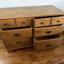 Solid Wood 6-Drawer Dresser – Sturdy & Clean