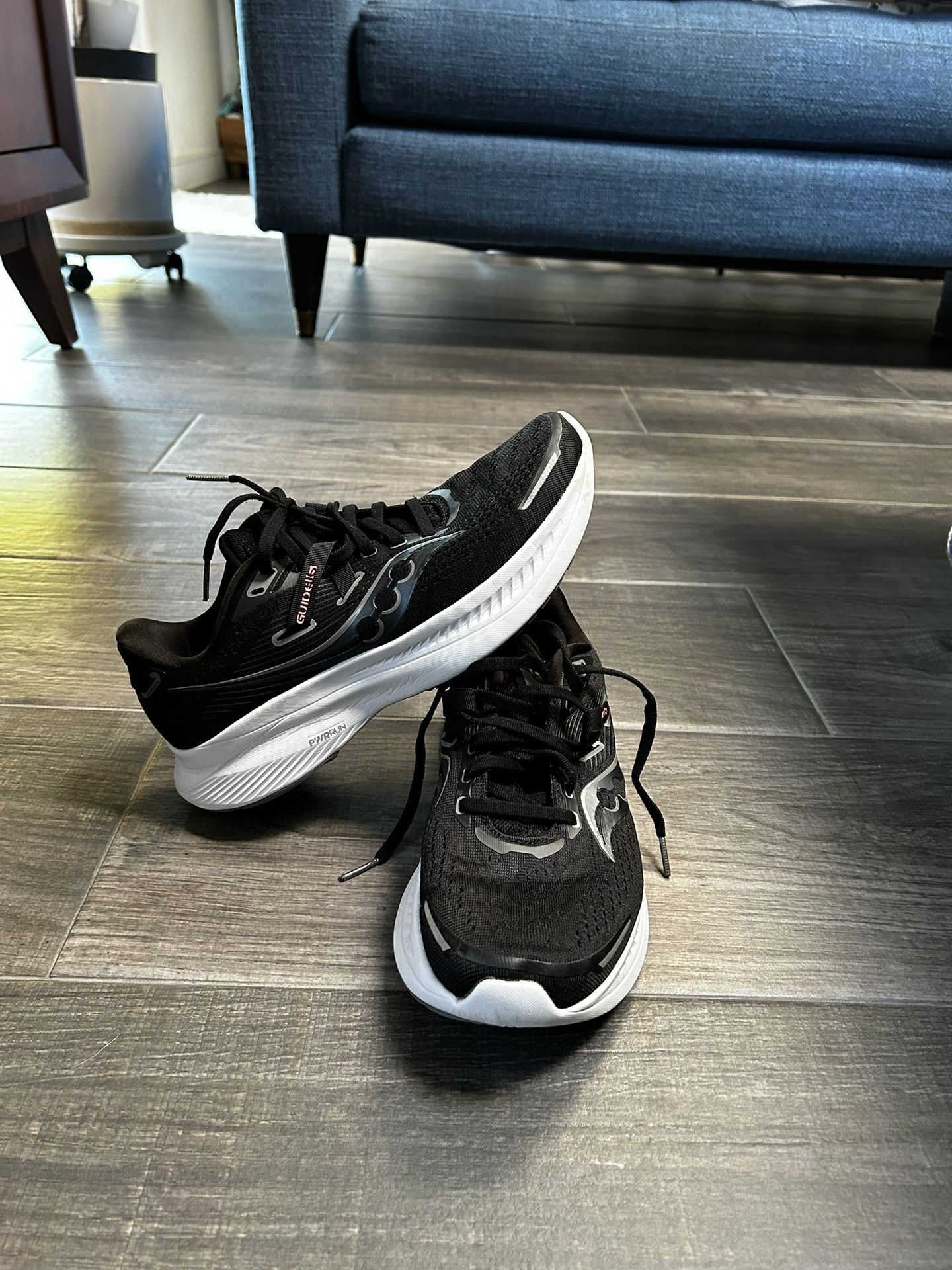 Women’s Running Shoes (Saucony)