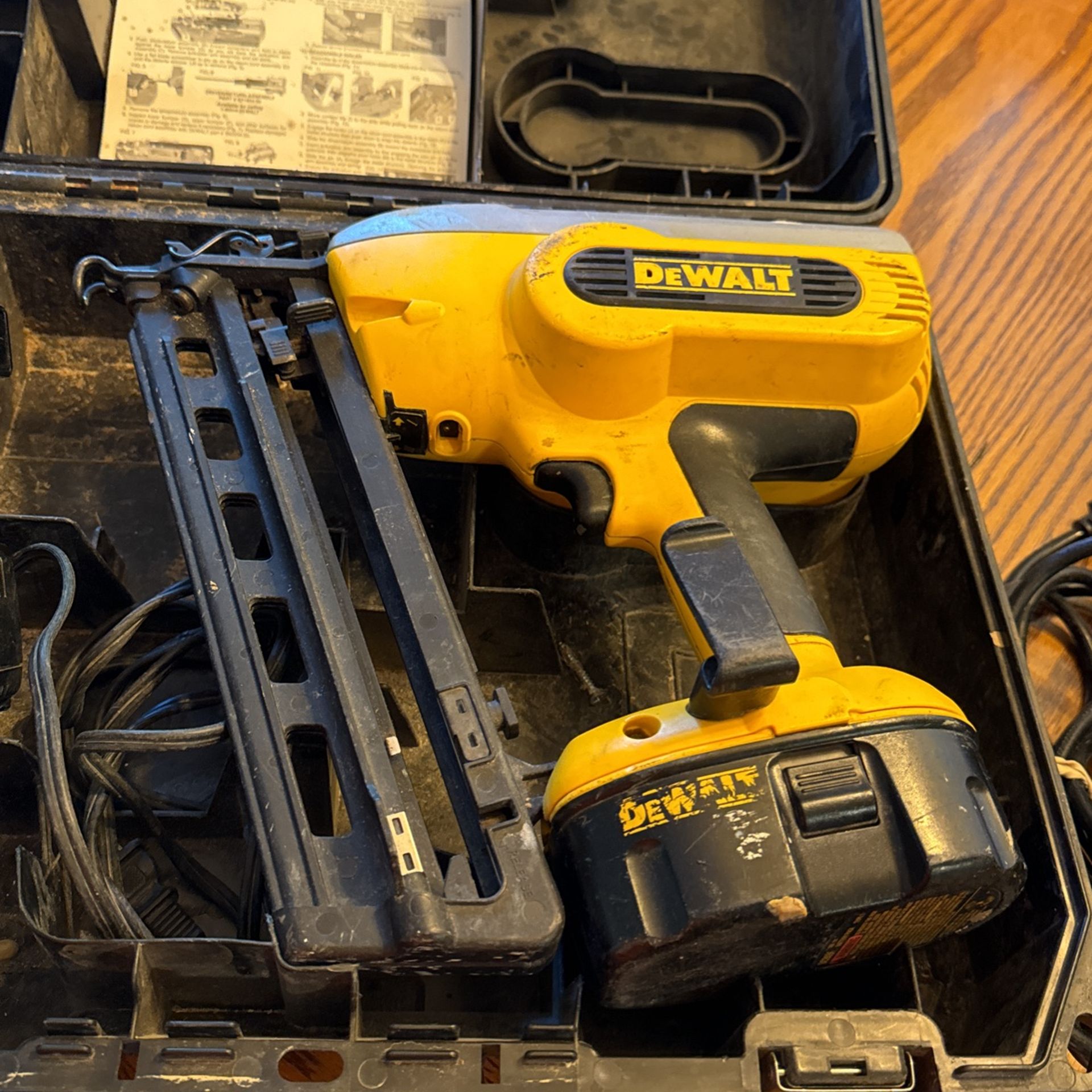 Dewalt 18v Cordless 16 Gauge Nailer