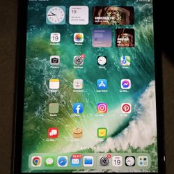 IPAD AIR 32 GB IN EXCELLENT CONDITION 