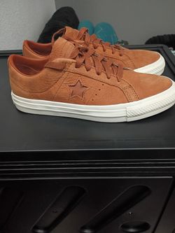 Tennis shoes