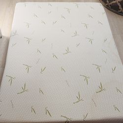 Bamboo 6” lightly used comfy matrress full