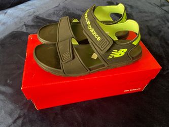 New Balance Kids (Big Girl) Black and Lime Green Adjustable Sport Sandals