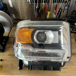 15-19 Sierra Passenger Headlight Non LED