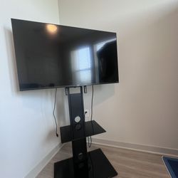Flat Screen TV With Stand 