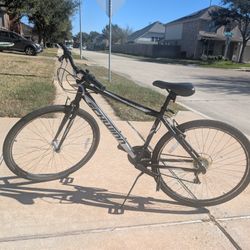 Schwinn Pathway - 28"/700c Aluminum Hybrid bike (Good Condition)