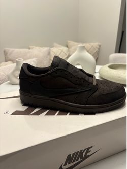 Travis Scott’s Jordan 1 velvet brown