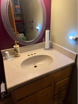 31 in. x 22 in. Vanity Top - Excellent