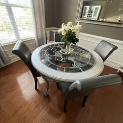 Dining Room Table & 4 Chairs 